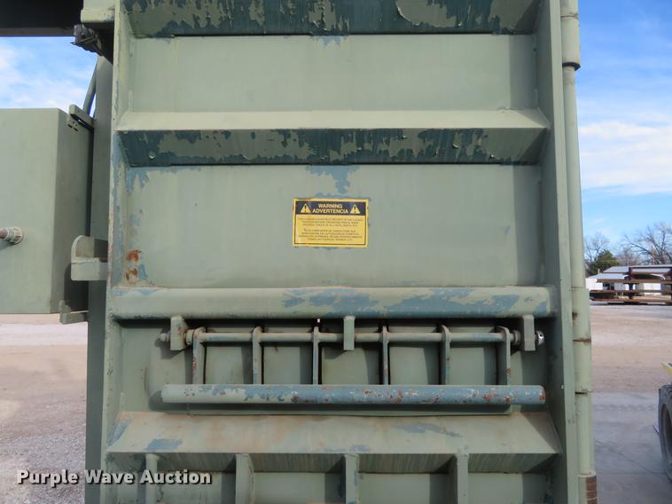 image for item DI9938 1997 International SMB-42 alum core vertical baler compactor