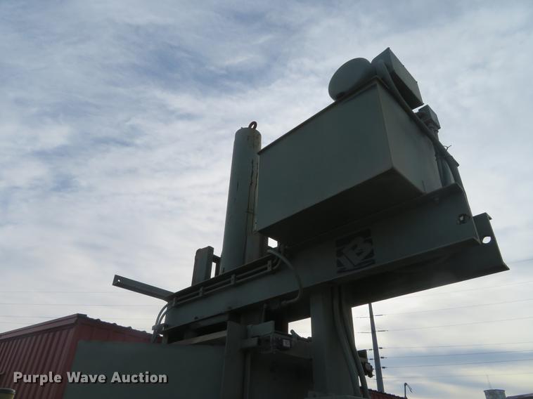 image for item DI9938 1997 International SMB-42 alum core vertical baler compactor