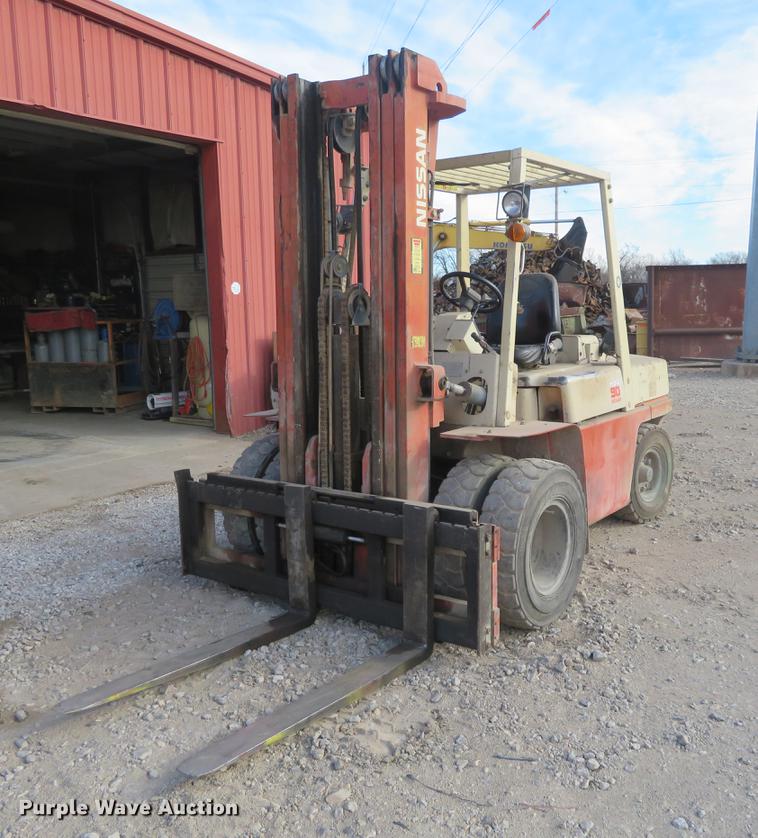 image for item DI9939 Nissan 90 forklift