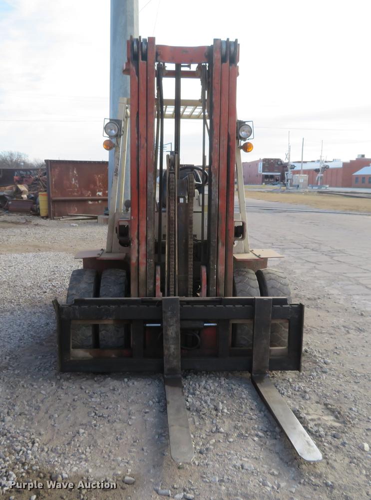 image for item DI9939 Nissan 90 forklift