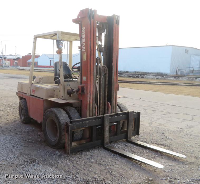 image for item DI9939 Nissan 90 forklift