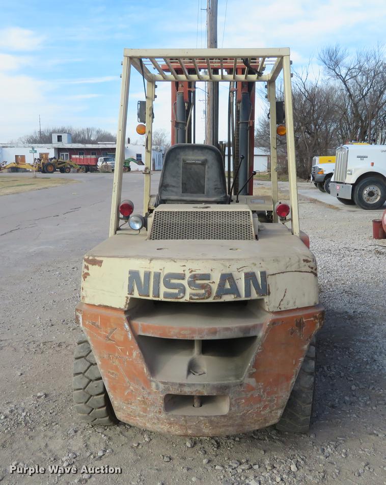image for item DI9939 Nissan 90 forklift