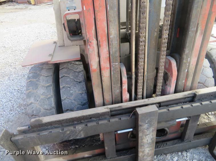 image for item DI9939 Nissan 90 forklift