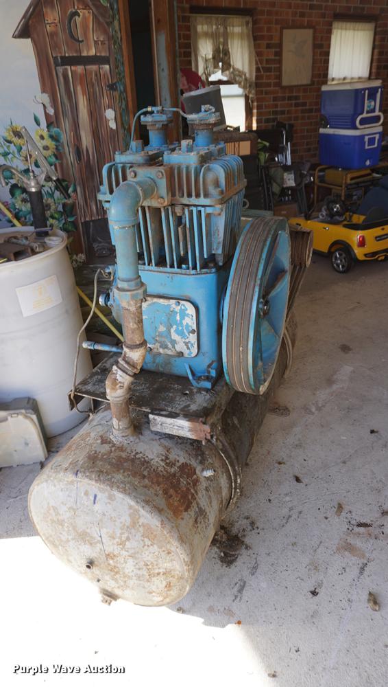 image for item DN9475 Quincy air compressor