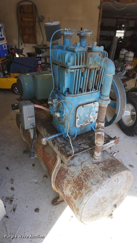 image for item DN9475 Quincy air compressor