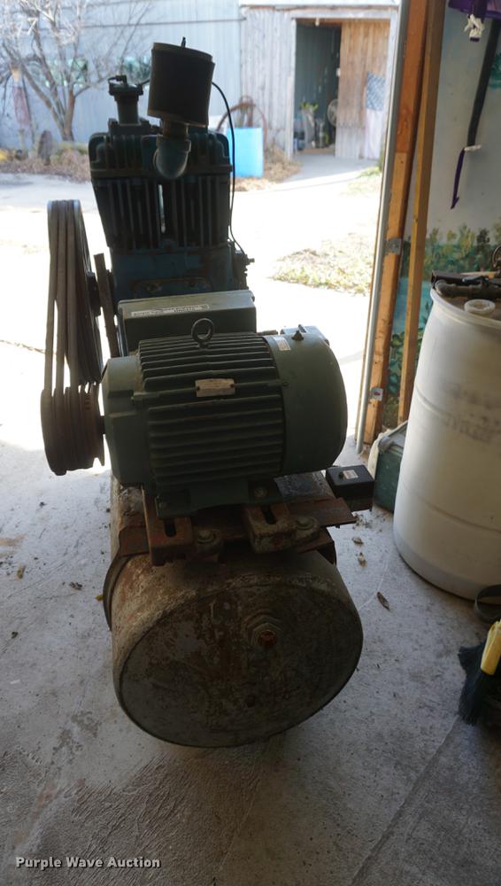 image for item DN9475 Quincy air compressor