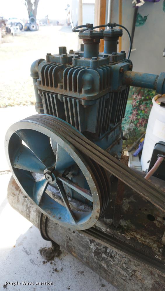 image for item DN9475 Quincy air compressor