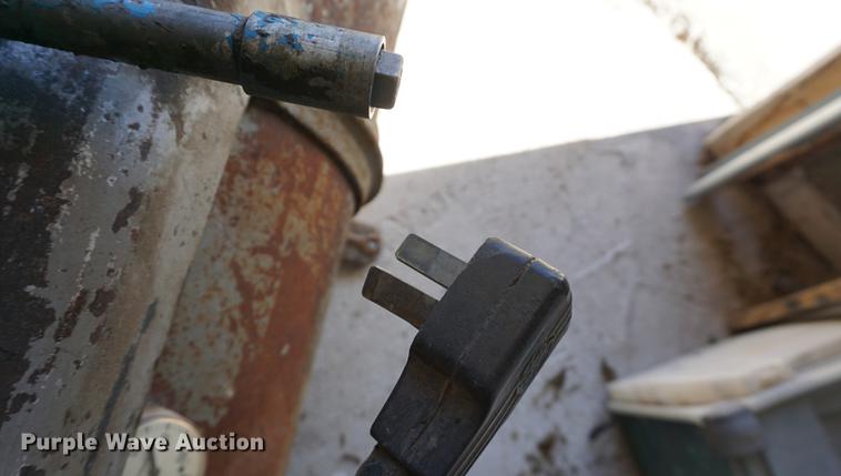 image for item DN9475 Quincy air compressor