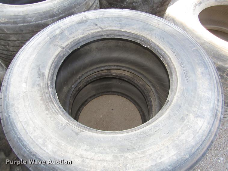 image for item DO9076 (8) super single tires