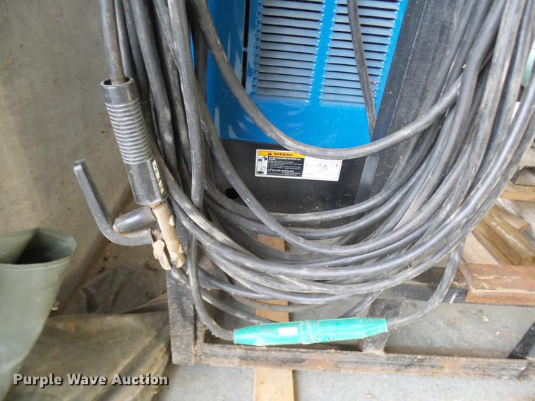 image for item DP9604 Miller Bobcat 250NT welder/generator