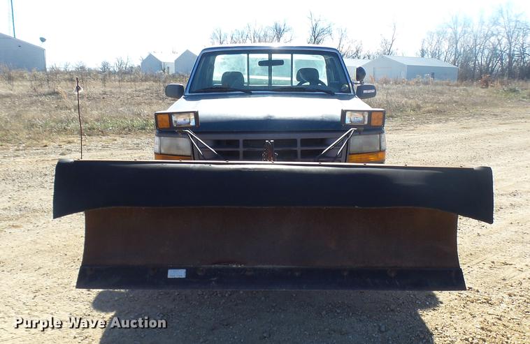 image for item DX9318 1995 Ford F250 XL pickup truck