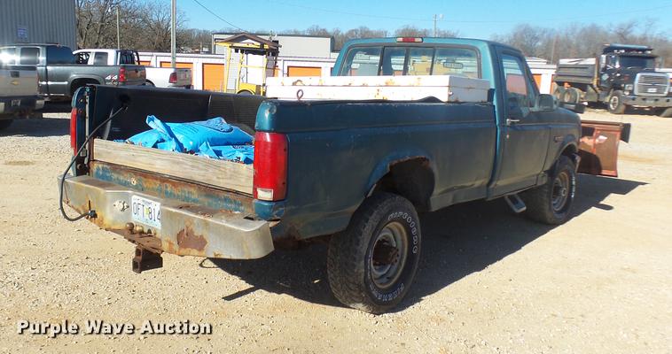 image for item DX9318 1995 Ford F250 XL pickup truck