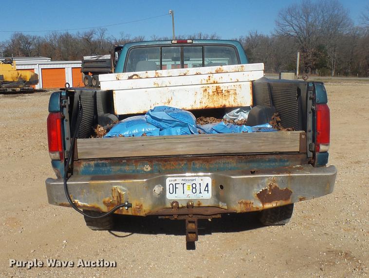 image for item DX9318 1995 Ford F250 XL pickup truck