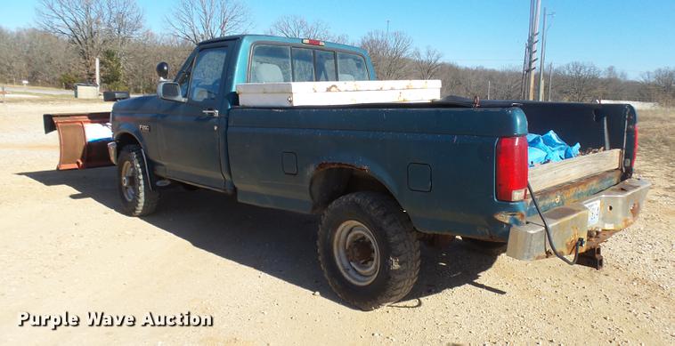 image for item DX9318 1995 Ford F250 XL pickup truck