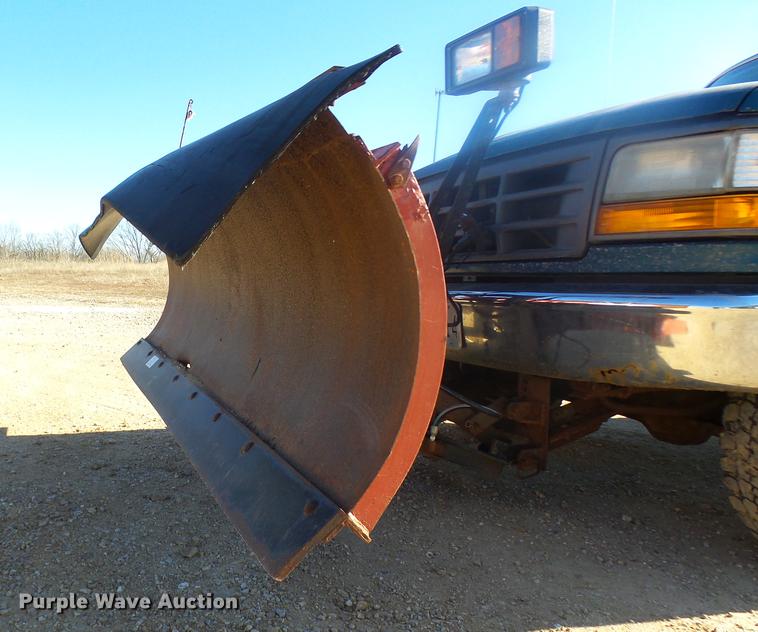 image for item DX9318 1995 Ford F250 XL pickup truck