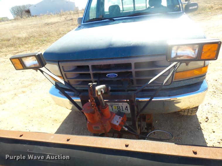 image for item DX9318 1995 Ford F250 XL pickup truck