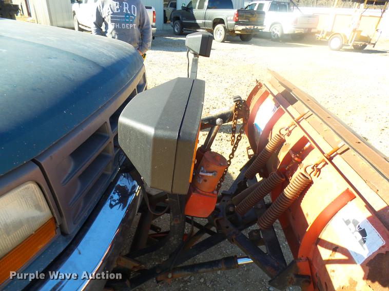 image for item DX9318 1995 Ford F250 XL pickup truck