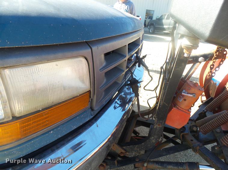 image for item DX9318 1995 Ford F250 XL pickup truck