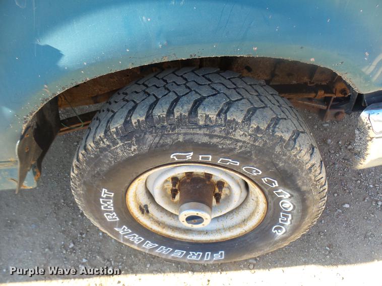 image for item DX9318 1995 Ford F250 XL pickup truck