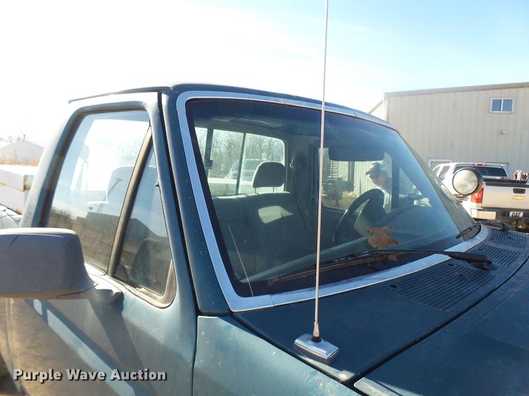 image for item DX9318 1995 Ford F250 XL pickup truck