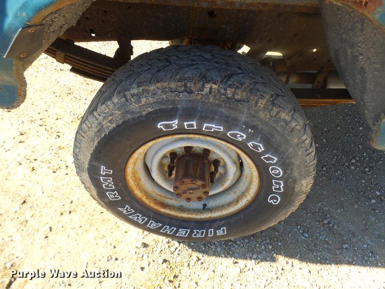 image for item DX9318 1995 Ford F250 XL pickup truck