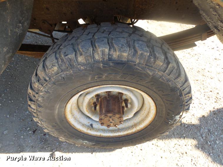 image for item DX9318 1995 Ford F250 XL pickup truck