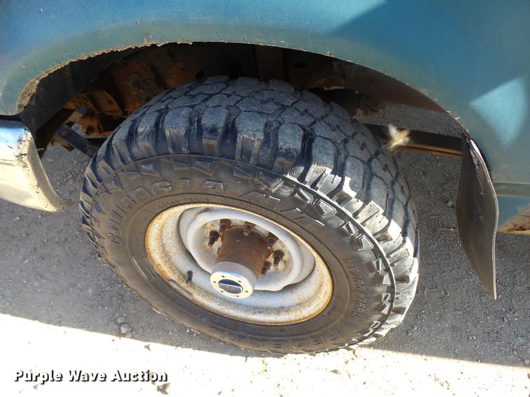 image for item DX9318 1995 Ford F250 XL pickup truck