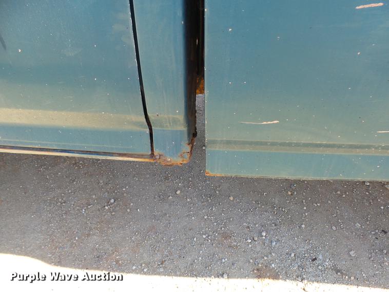 image for item DX9318 1995 Ford F250 XL pickup truck