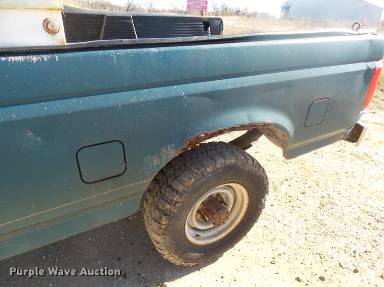 image for item DX9318 1995 Ford F250 XL pickup truck