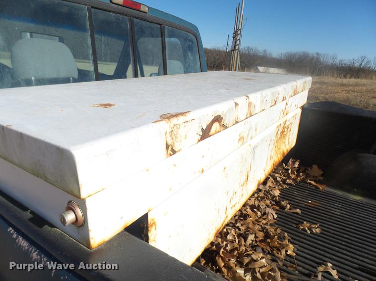 image for item DX9318 1995 Ford F250 XL pickup truck