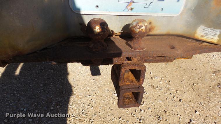 image for item DX9318 1995 Ford F250 XL pickup truck