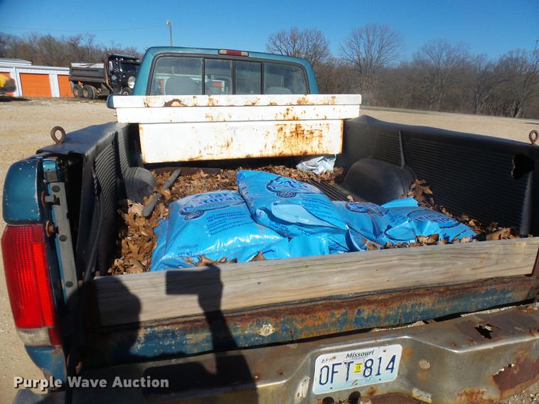 image for item DX9318 1995 Ford F250 XL pickup truck