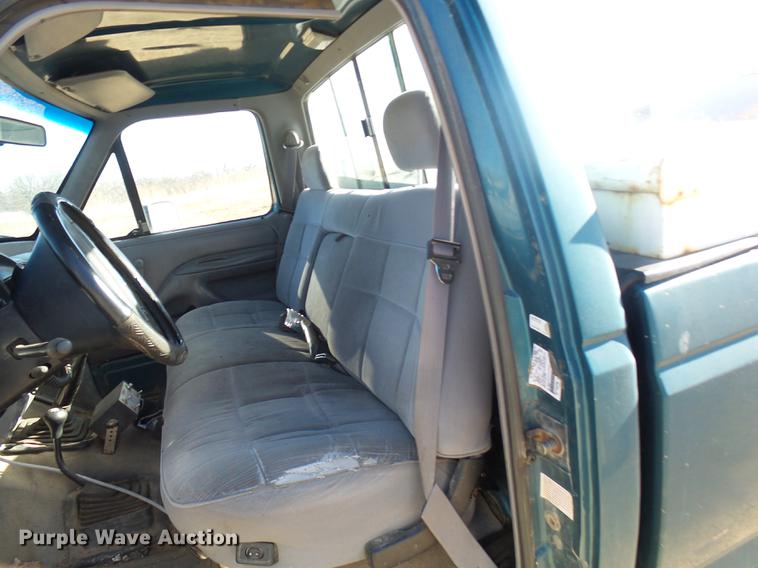 image for item DX9318 1995 Ford F250 XL pickup truck