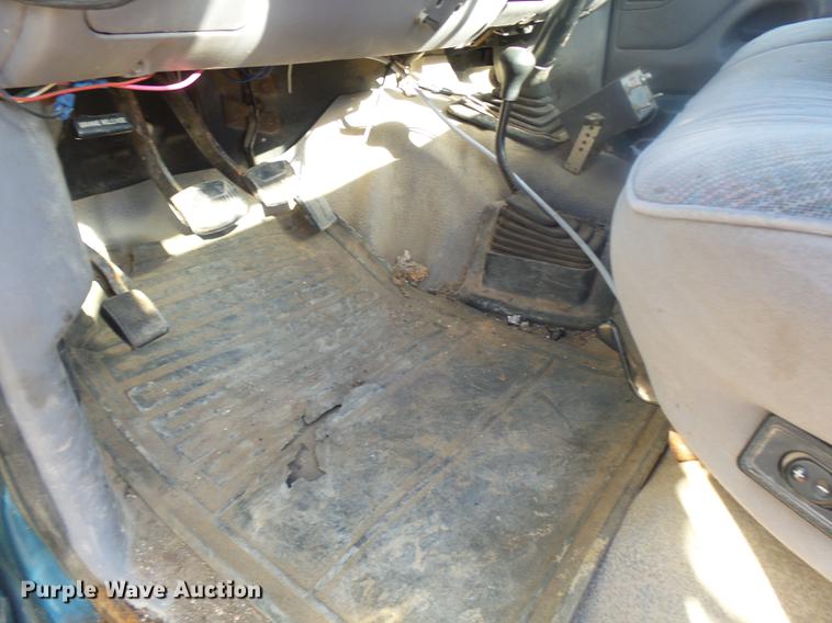 image for item DX9318 1995 Ford F250 XL pickup truck