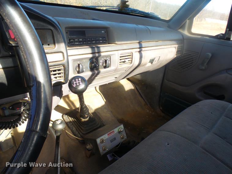 image for item DX9318 1995 Ford F250 XL pickup truck