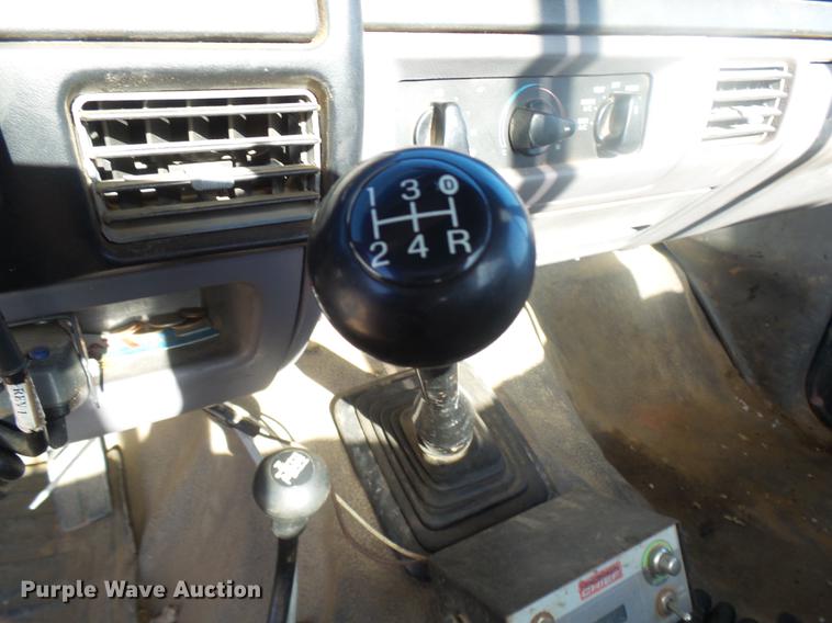 image for item DX9318 1995 Ford F250 XL pickup truck