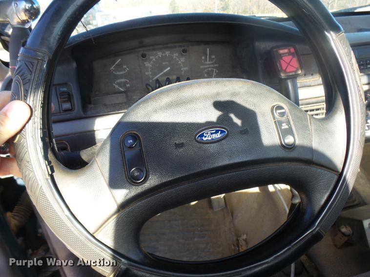 image for item DX9318 1995 Ford F250 XL pickup truck