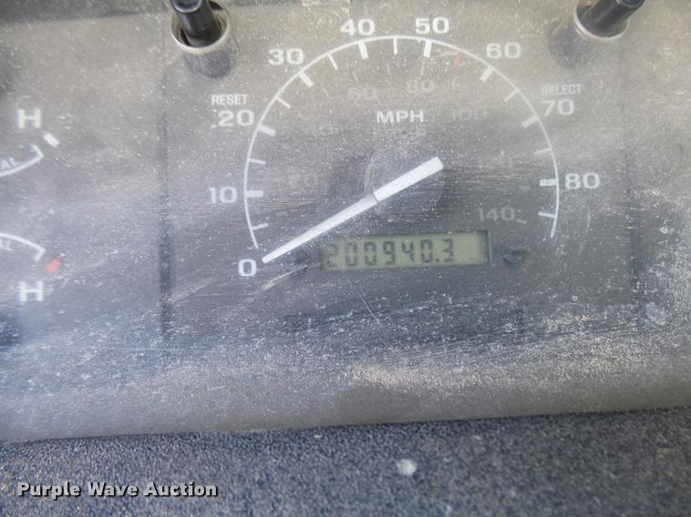 image for item DX9318 1995 Ford F250 XL pickup truck