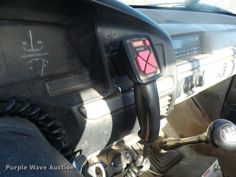 image for item DX9318 1995 Ford F250 XL pickup truck