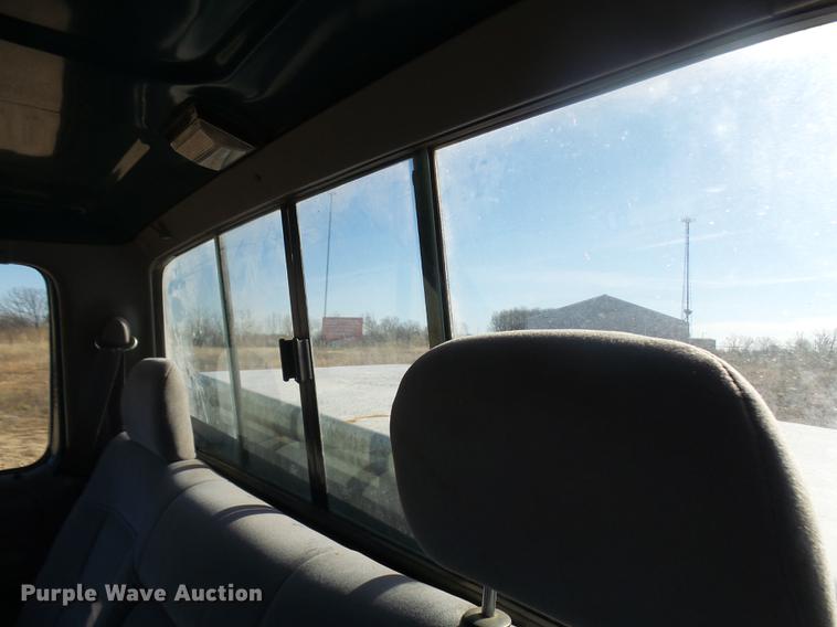 image for item DX9318 1995 Ford F250 XL pickup truck