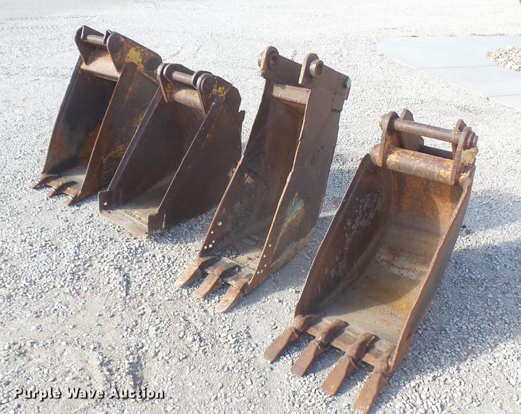 image for item DX9941 (4) excavator buckets