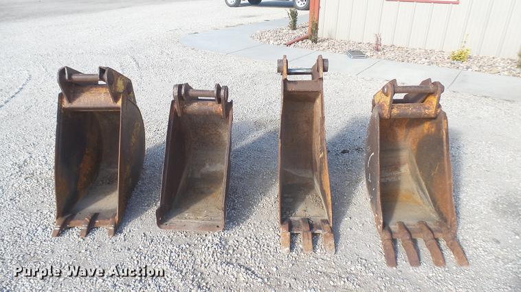 image for item DX9941 (4) excavator buckets