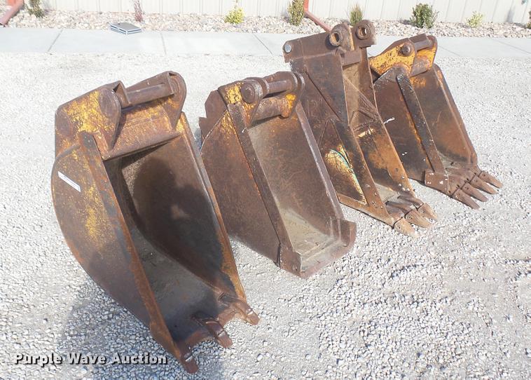 image for item DX9941 (4) excavator buckets