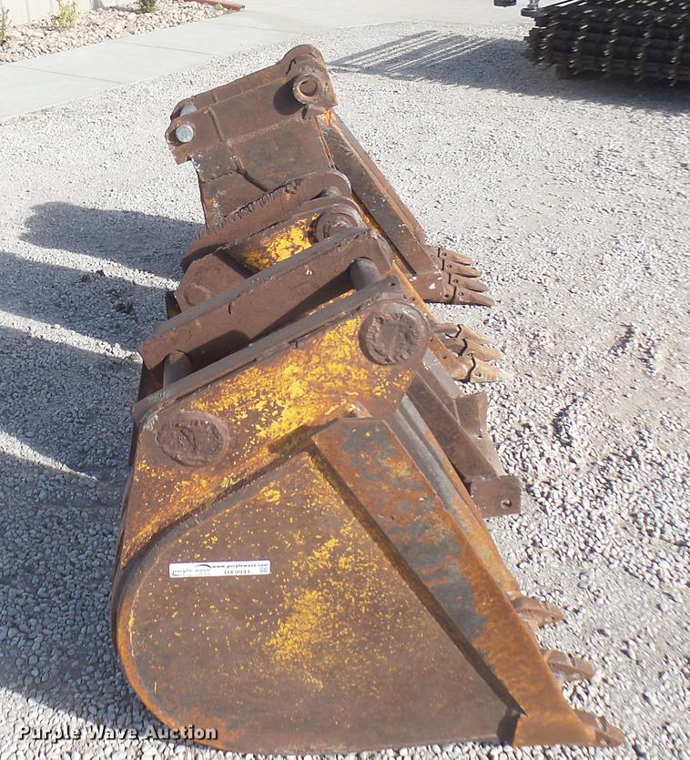 image for item DX9941 (4) excavator buckets