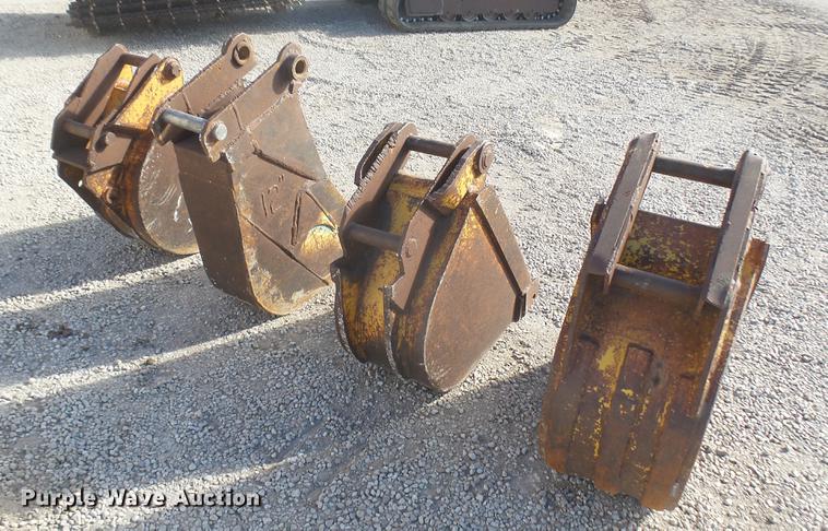image for item DX9941 (4) excavator buckets