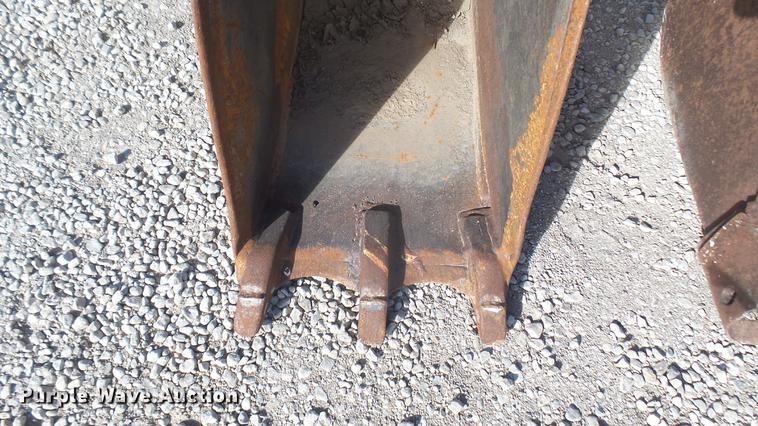 image for item DX9941 (4) excavator buckets