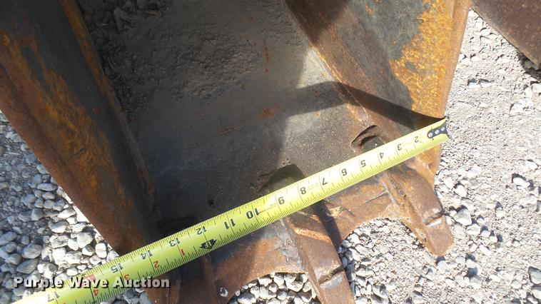 image for item DX9941 (4) excavator buckets