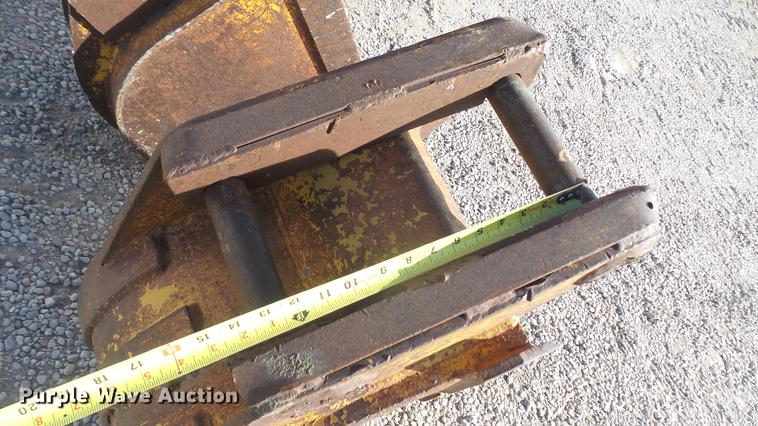 image for item DX9941 (4) excavator buckets