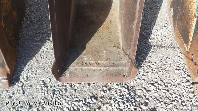 image for item DX9941 (4) excavator buckets