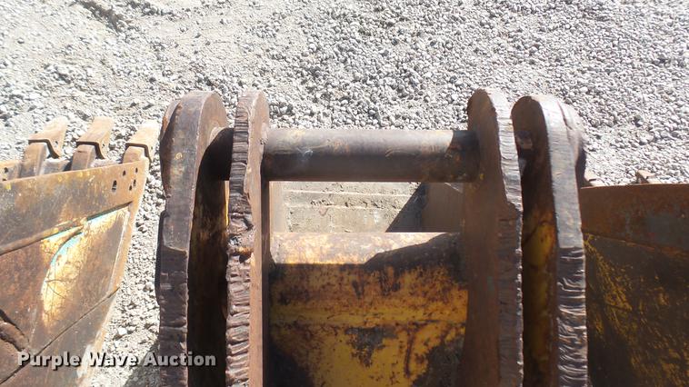 image for item DX9941 (4) excavator buckets